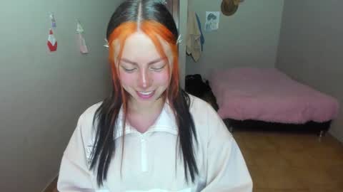 Snapshot of mey090 chatting on February 5, 11:06 pm Mey online show from February 5, 11:06 pm