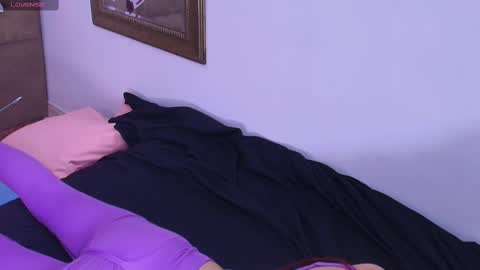 Snapshot of mia_0_ chatting on February 24, 7:19 pm Emi online show from February 24, 7:19 pm
