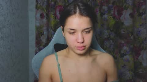 Mia online show from November 18, 3:29 am