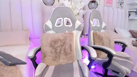 mia__bailey_ online show from June 12, 3:47 am