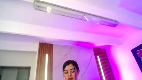 Mia  online show from May 11, 6:05 pm