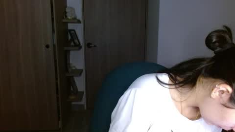 Mia online show from May 17, 4:55 am