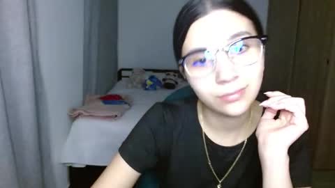 Mia online show from November 8, 3:22 am