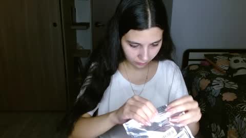 Mia online show from May 7, 4:50 am