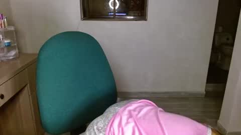 Mia online show from June 17, 2:35 am