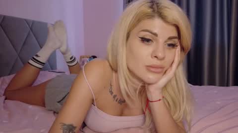 mia_angel online show from October 24, 2:24 pm