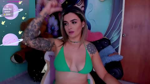 Mia online show from April 29, 10:59 pm