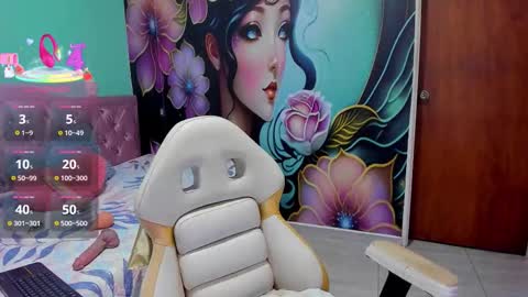 Mia online show from October 13, 3:58 pm