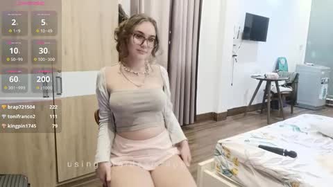 Snapshot of mia_boone chatting on December 12, 5:31 am mia_boone online show from December 12, 5:31 am