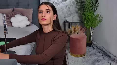 Freya Allen online show from September 25, 9:56 pm