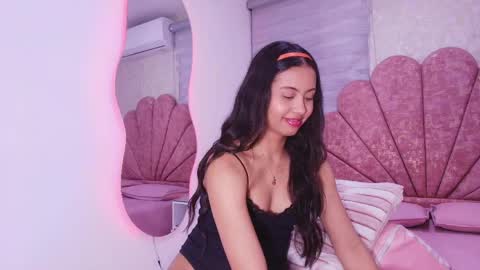 Mia  online show from April 29, 3:21 am