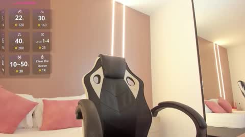 M I A  online show from December 3, 2:47 am