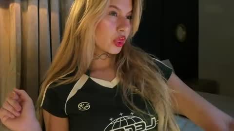 M I A  online show from June 19, 7:06 pm