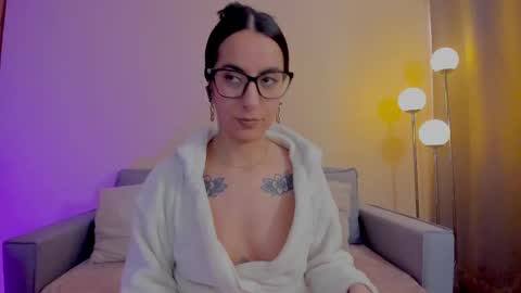 Sarah Luna online show from February 17, 6:40 pm