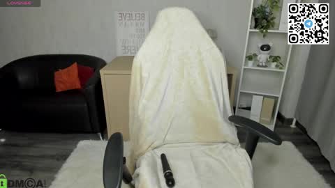mia_e1fie online show from May 6, 12:03 am