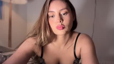 mia_ferrer777 online show from May 6, 11:20 pm