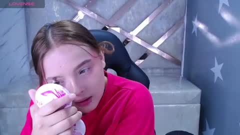 Mia online show from May 1, 1:14 pm