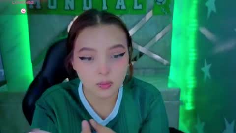 Mia online show from July 5, 1:06 pm