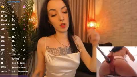 Snapshot of mia_kiki chatting on February 3, 9:39 pm Mia KikiMy schedule this weekThursday Friday Saturday Sunday online show from February 3, 9:39 pm