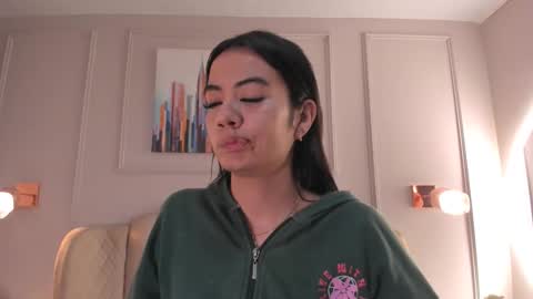 Mia online show from December 18, 2:49 am