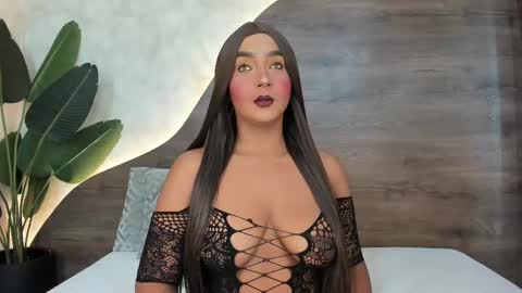 Snapshot of mia_lacy chatting on February 9, 7:19 pm mia_lacy online show from February 9, 7:19 pm