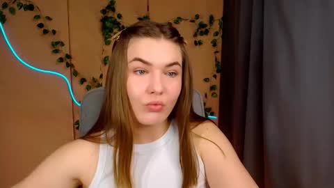 mia_lemm online show from May 4, 6:17 am
