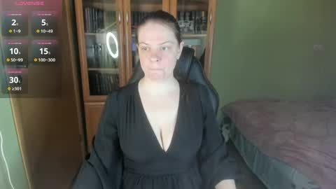 mia_lores online show from April 29, 1:14 pm