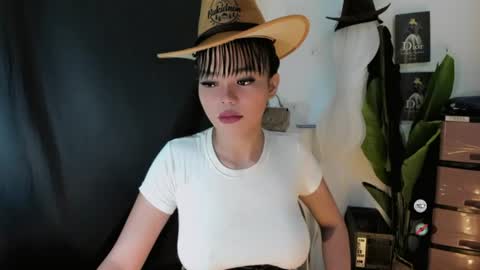 M I A online show from June 17, 10:27 am