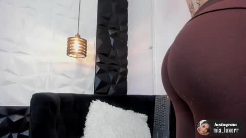 mia_luxor online show from February 5, 11:35 am