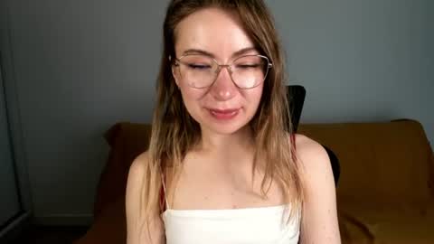 Mia online show from July 11, 1:44 pm