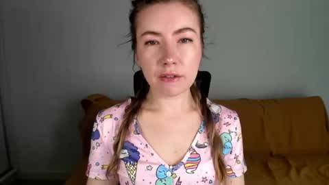 Mia online show from July 4, 7:37 am
