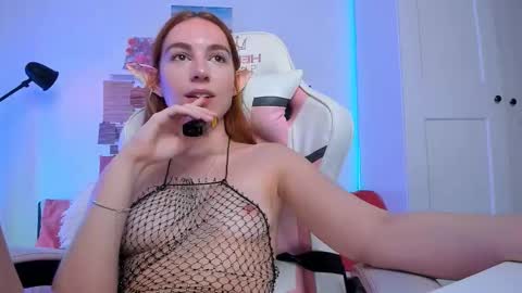 Mia online show from October 3, 2:49 am