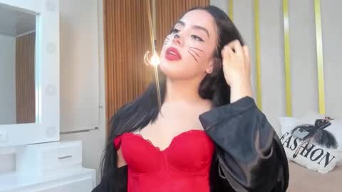 Mia online show from January 10, 10:31 am