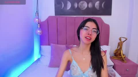 Mia online show from June 13, 11:51 am