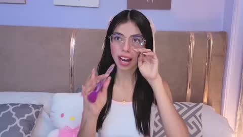 Mia online show from June 25, 1:02 pm