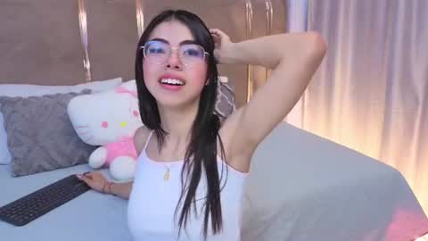 Mia online show from July 16, 12:32 pm