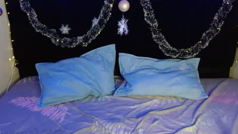 Mia  online show from December 13, 4:38 pm