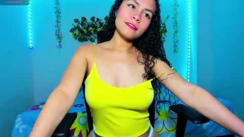 Snapshot of mia_phalmer chatting on January 22, 5:48 am Mia online show from January 22, 5:48 am