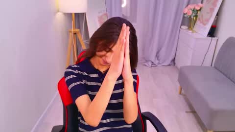 Mia online show from March 9, 5:05 pm