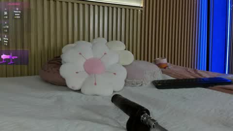 mia_rosalie online show from April 30, 9:30 pm