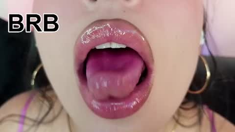 Mia online show from July 6, 10:45 pm