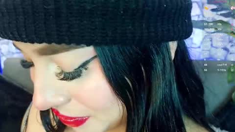 Mia online show from November 14, 7:03 pm