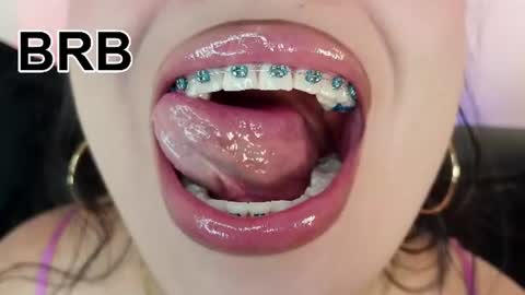 Mia online show from July 11, 11:27 pm