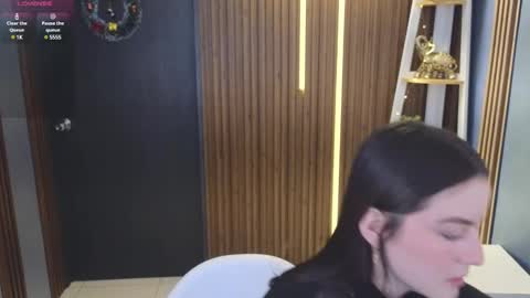 Mia online show from December 7, 7:54 pm