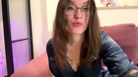 Mia online show from September 17, 3:48 am