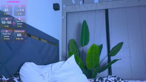 Mia online show from January 15, 6:03 pm