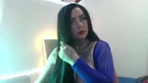 MIA VANTT online show from March 18, 12:15 am