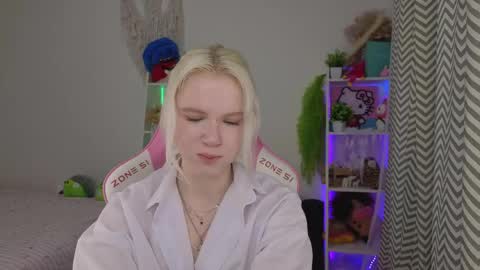 Mia online show from April 28, 3:21 am