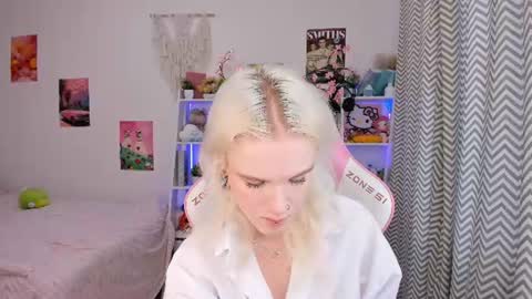 Mia online show from July 14, 3:11 am