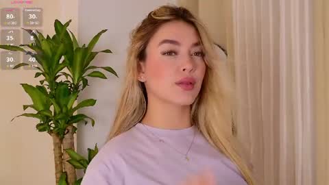 Mia White  online show from June 30, 3:33 pm